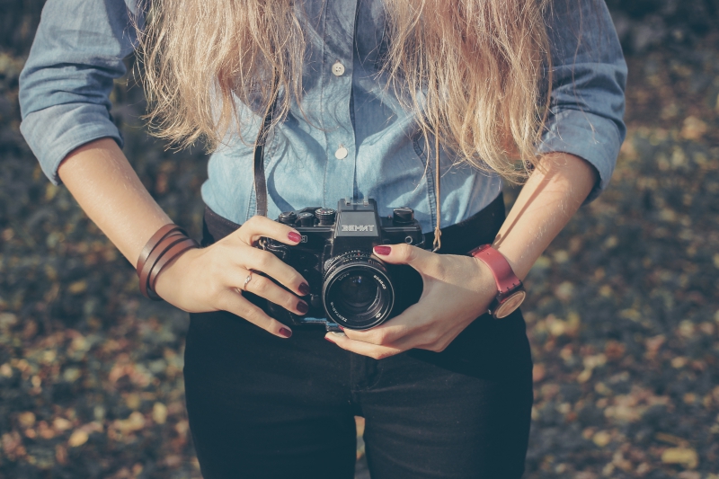 photographe-LES SALLES SUR VERDON-min_hand-person-girl-woman-camera-photography-614-pxhere.com